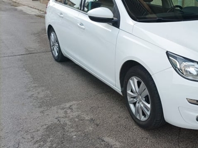 Usato 2015 Peugeot 308 1.6 Diesel 120 CV (7.400 €)