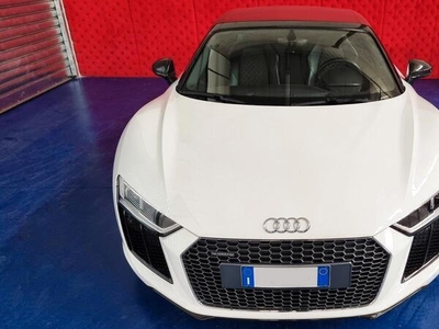 Usato 2017 Audi R8 Spyder 5.2 Benzin 540 CV (149.000 €)