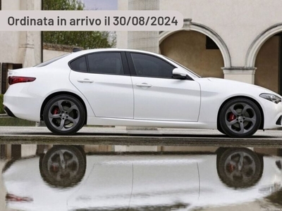 Usato 2023 Alfa Romeo Giulia 2.0 Benzin 280 CV (52.670 €)