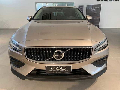 Usato 2023 Volvo V60 CC El 197 CV (57.600 €)