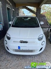 Fiat 500 e 42 kWh / La Prima berlina Roma