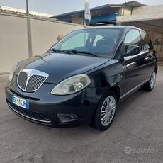 Lancia Ypsilon platino