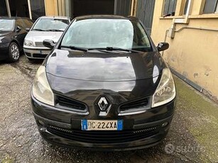 RENAULT Clio 1.2 16V 5 porte 4U Pack