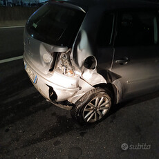 VW polo incidentata