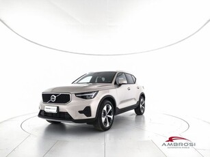 2024 VOLVO XC40