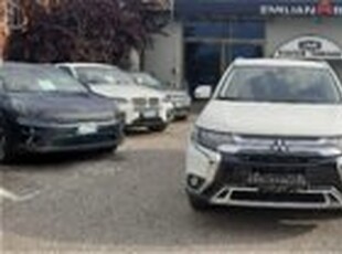 Mitsubishi Outlander 2.0 4WD CVT Instyle SDA 7 posti del 2018 usata a Bologna