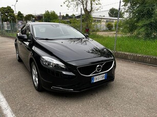 Volvo V40 D2