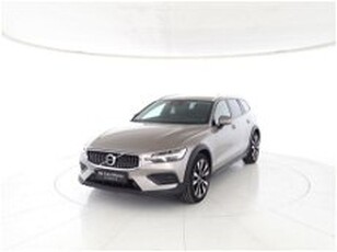 Volvo V60 Cross Country D4 AWD Geartronic Plus del 2019 usata a Monza