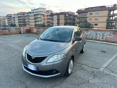 Lancia Ypsilon 1.2 5p Silver *Neopatentati