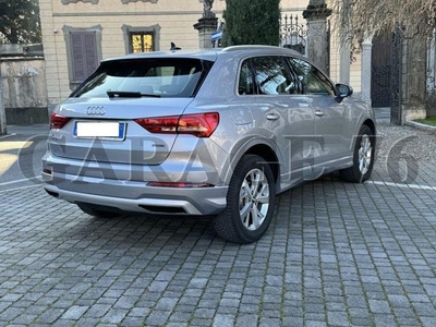 AUDI Q3 40 TDI quattro S tronic Business Advanced