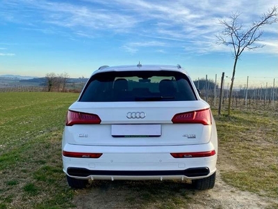 AUDI Q5 40 TDI quattro S tronic S line plus