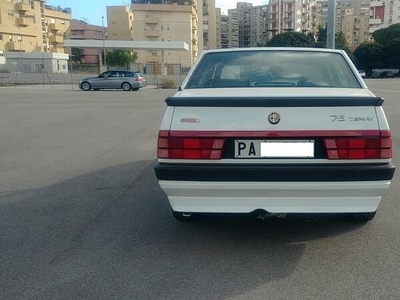 Usato 1989 Alfa Romeo 75 2.0 Benzin 148 CV (21.000 €)