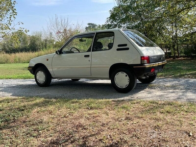 Usato 1990 Peugeot 205 Benzin (27.500 €)