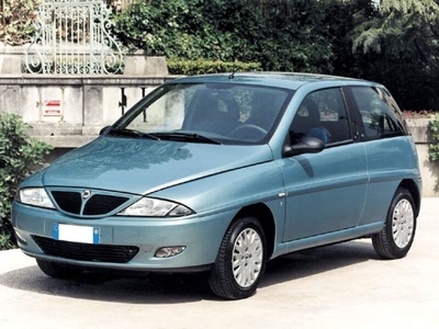 Usato 2001 Lancia Ypsilon 1.2 Benzin 60 CV (1.900 €)
