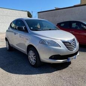 Lancia Ypsilon 0.9 TwinAir 85 CV 5 porte Metano Ecochic Silver del 2015 usata a Pesaro