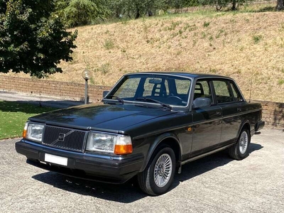 Usato 1986 Volvo 240 Benzin 116 CV (6.000 €)