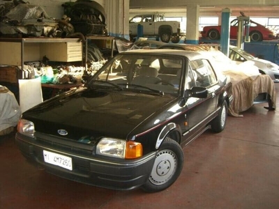 Usato 1988 Ford Escort Cabriolet 1.4 Benzin 102 CV (4.500 €)