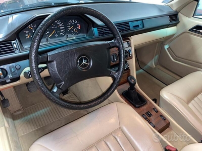 Usato 1988 Mercedes E300 3.0 Benzin (15.500 €)