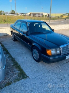 Usato 1989 Mercedes E200 2.0 Benzin (2.900 €)