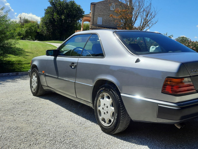 Usato 1990 Mercedes E300 3.0 Benzin 179 CV (9.000 €)
