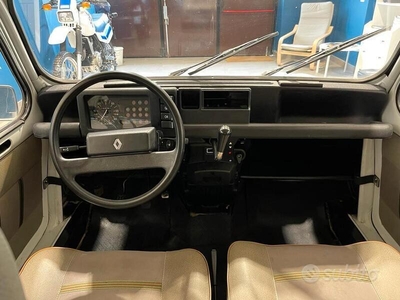 Usato 1992 Renault R4 1.0 Benzin 33 CV (7.300 €)
