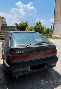 Usato 1993 Renault 19 1.4 Benzin 77 CV (999 €)