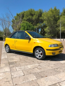 Usato 1999 Fiat Punto Cabriolet 1.2 Benzin 60 CV (3.900 €)