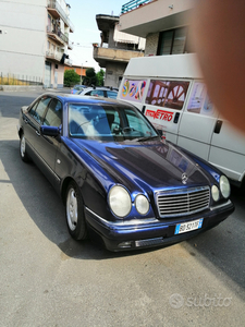 Usato 1999 Mercedes E250 2.5 Diesel 150 CV (4.900 €)