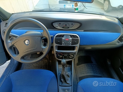 Usato 2001 Lancia Ypsilon 1.2 Benzin 80 CV (2.000 €)