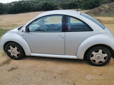 Usato 2001 VW Beetle 1.6 Benzin 102 CV (2.000 €)
