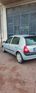 Usato 2002 Renault Clio II 1.2 Benzin (1.600 €)