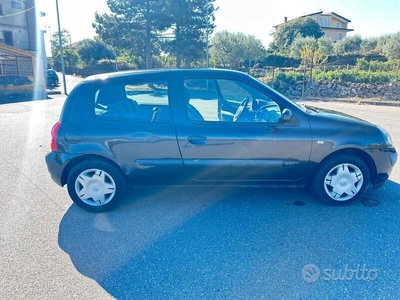 Usato 2004 Renault Clio II 1.5 Diesel 82 CV (2.200 €)