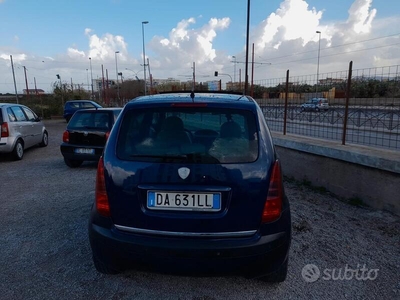 Usato 2006 Lancia Musa 1.9 Diesel 101 CV (3.800 €)