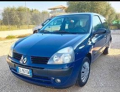 Usato 2006 Renault Clio 1.1 Benzin 48 CV (3.000 €)