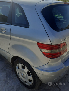 Usato 2007 Mercedes B180 2.0 Diesel 109 CV (1.800 €)