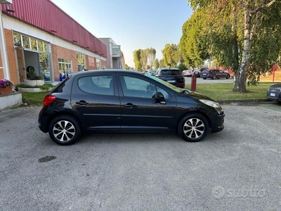 Usato 2008 Peugeot 207 1.4 Benzin 73 CV (3.500 €)