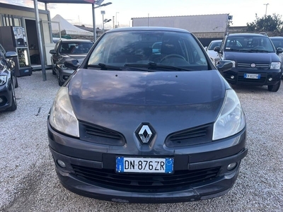 Usato 2008 Renault Clio 1.1 Benzin 75 CV (2.500 €)