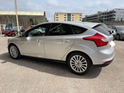 Usato 2012 Ford Focus 1.0 Benzin 125 CV (7.800 €)