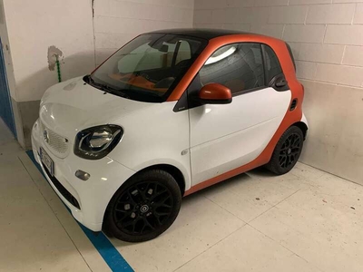 Usato 2015 Smart ForTwo Coupé 1.0 Benzin 71 CV (11.000 €)