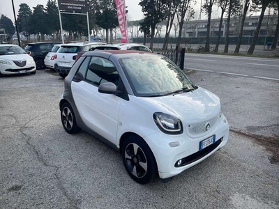 Usato 2016 Smart ForTwo Cabrio 1.0 Benzin 71 CV (13.500 €)