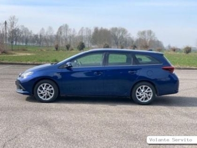 Usato 2017 Toyota Auris Hybrid 1.8 El_Benzin 99 CV (12.900 €)