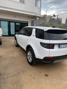 Usato 2021 Land Rover Discovery 2.0 Diesel 150 CV (33.000 €)