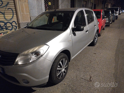 Vendo Dacia Sandero GPL 1.4 A 3500 euro