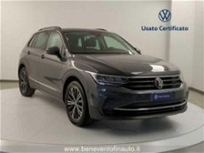 Volkswagen Tiguan 2.0 TDI SCR Life del 2021 usata a Pratola Serra