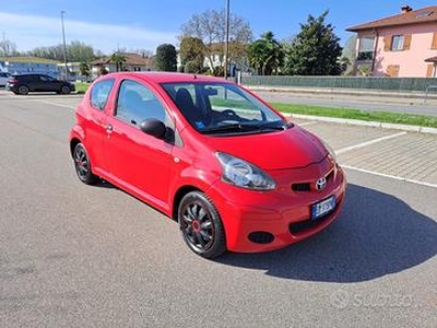 Toyota Aygo 1.0 12V VVT-i 5 porte*Clima*Servo*Aux*