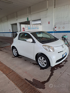 Toyota IQ 10 benz. automatica