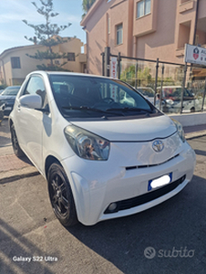 Toyota iq