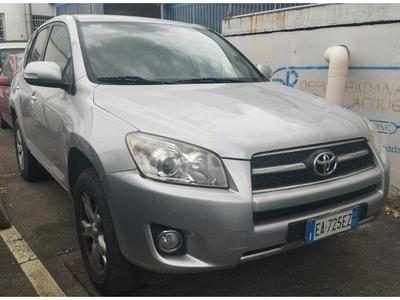 TOYOTA RAV4 2.2 D-4D 150 CV DPF CON GANCIO TRAINO