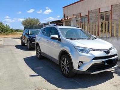 TOYOTA RAV4, in buono stato, anno 2016