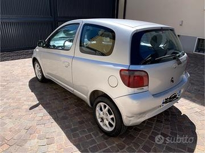 TOYOTA Yaris - 2000